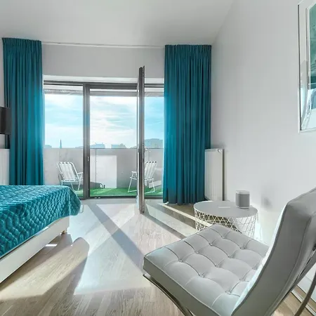 Апартаменты Hanza Tower 22 White Jacussi & Sauna & Pool & *
