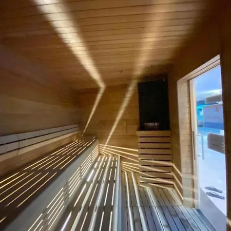 Апартаменты Hanza Tower 22 White Jacussi & Sauna & Pool & *